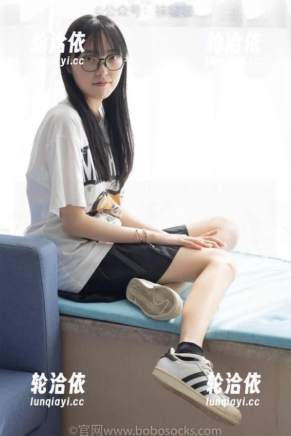 BoBoSocks袜啵啵 - 小甜豆又来了，快来围观这次的恶搞更新——短白棉袜写真！