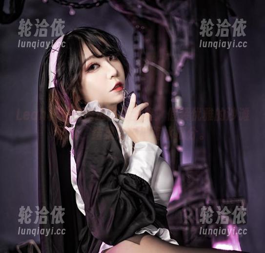 Leah梓未的海边写真全集：假装优雅的沙滩仙女，结果双脚被海水瓜分。