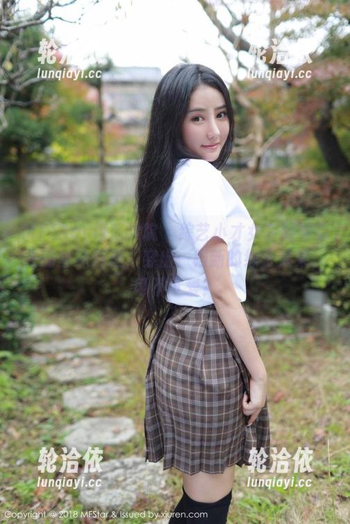 MFStar模范学院 - 综艺小才女慕羽茜带来的丝袜精选，穿出一档新的综艺效果，可不可爱？