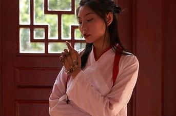 MiiTao蜜桃社 – 一口气看完王婉悠Queen的“女友”作品集，内心几分钟处于崩溃状态。