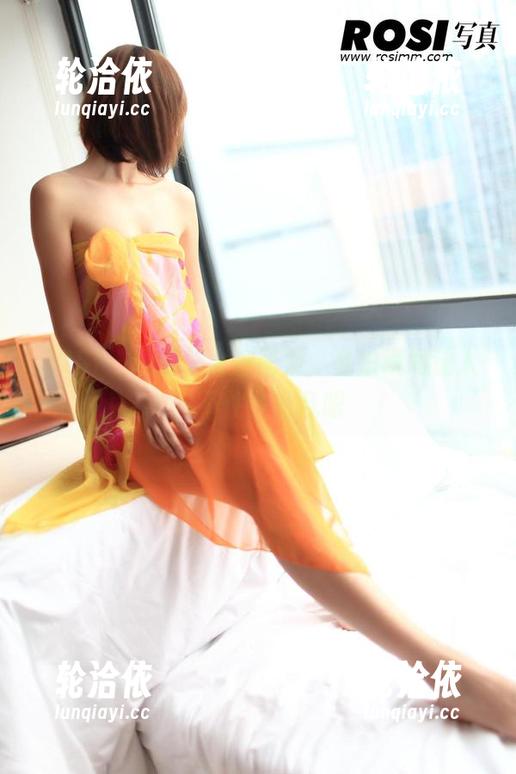 ROSI - 杨晨晨女神图集，私拍瞬间让人忍不住多看几眼