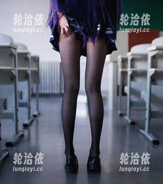 Sakiiii翎柒的校园套图，精致到每个书本旁边都有她的存在吧？