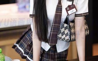 XIAOYU语画界 – 墙上居然有Cris_卓娅祺的高清美脚壁纸，瞬间提升了客厅逼格