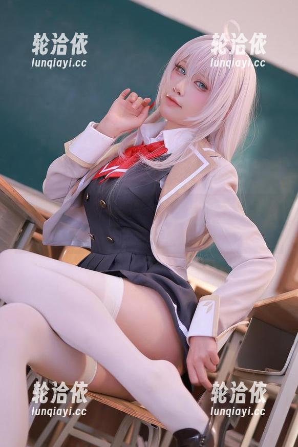 aqua水淼领衔的学姐写真—从壁纸里走出来的人，我该给她个什么评价呢？