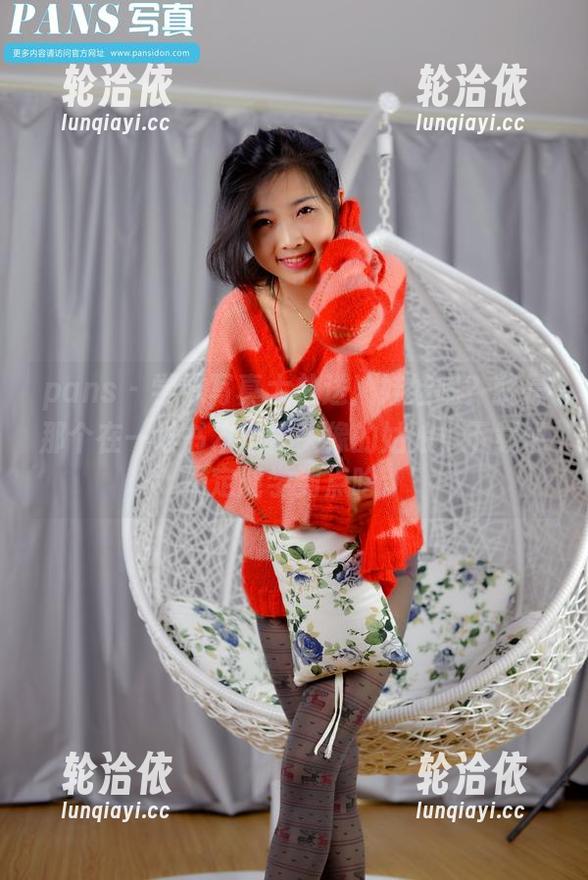 pans - 学妹写真大放送！娃娃呢？就是那个在一堆书本上歪头像的姑娘！下载说不定能学到点啥。