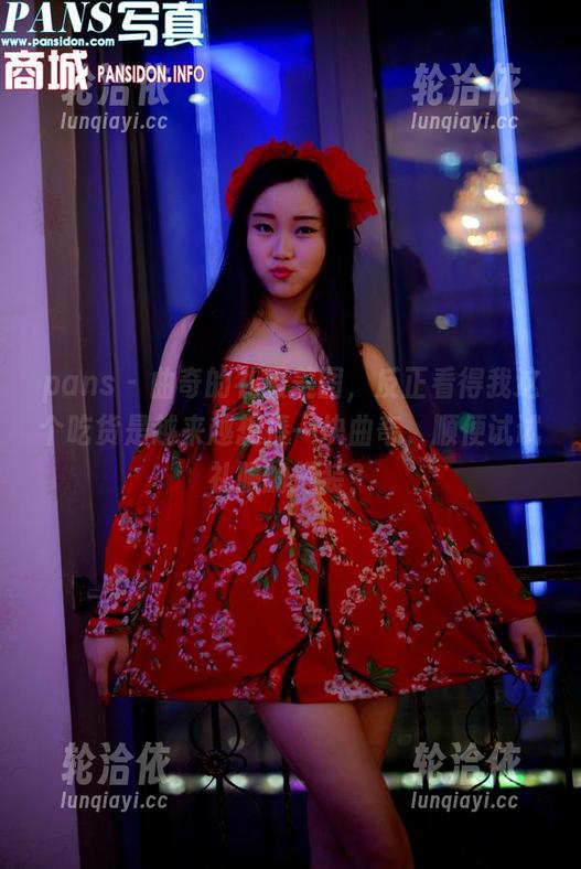 pans - 曲奇的礼服美图，反正看得我这个吃货是越来越想揍一块曲奇，顺便试试礼服的搭装？