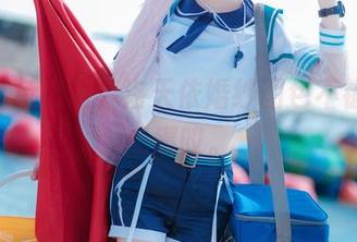 yui金鱼出品，洛天依婚纱图包不错，有点懵哎。
