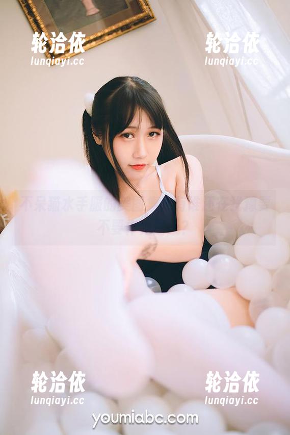 不呆猫水手服的美图集，有谁还在犹豫要不要作为壁纸？