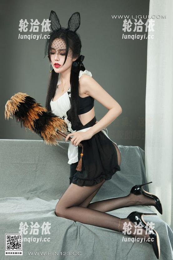 丽柜 - 曼蒂的足球宝贝美图合集：这种姿势真有创意，完全不怕摔跤的吗？