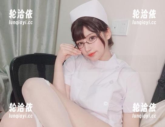 晋级你十七鸽私房，偷偷看她的脚，呃……太养眼！