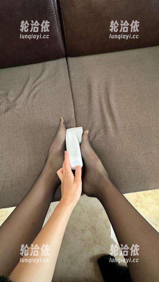 微密圈 - 姐弟恋？不，是俏妞qiaoniuTT和她的姐姐的图包！