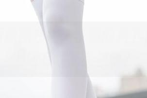兔玩映画原图在线：学姐的月下漫游，天上还有几颗星星呢？