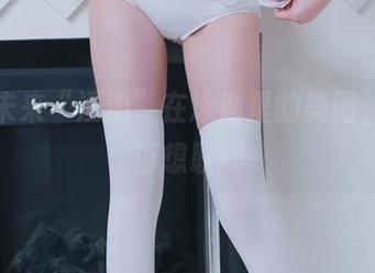 千夜未来“浸泡”在泳池里的美图，让我浮想联翩