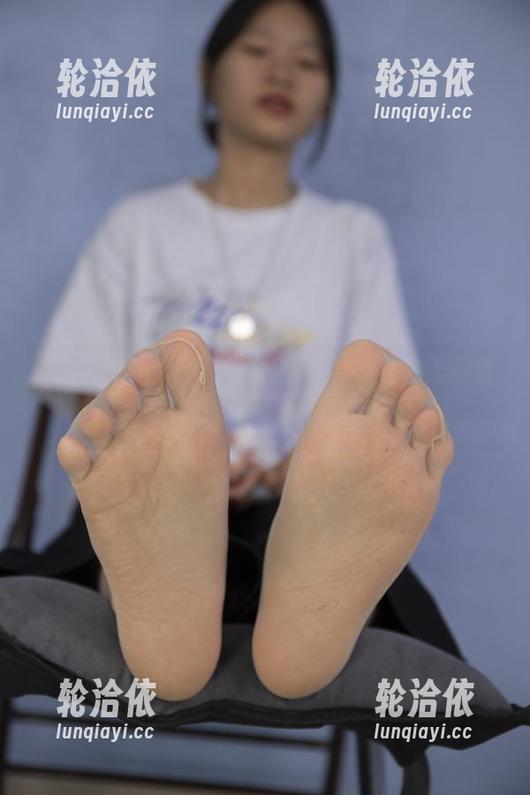 南国足艺 - 敏敏办公室诱惑，肉丝美腿套图开车，再不看就晚了