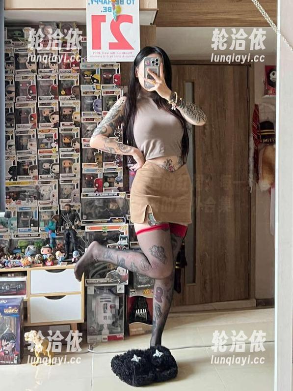 微密圈 - 卡通百科老王的红裙：每一张壁纸都是一场华丽的意外合集