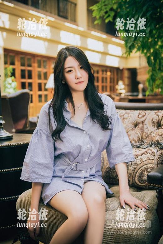 头条女神 - Coco海边作品，这亲和力，连海鸥都要点赞！