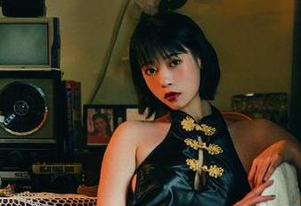 这组写真图包，点燃了我当“奈汐酱Nice女友”的妄想。