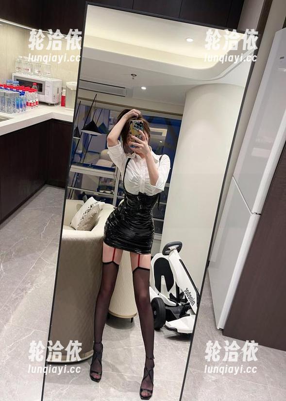 微密圈 - 高清高清再高清！泳装见证了奔跑的晶骡子的“变身秀”。