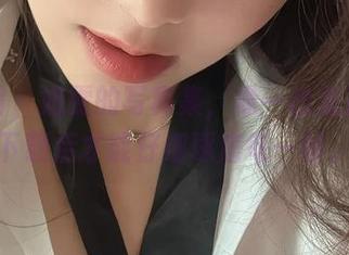 微密圈 – 奶雯的写真集，像一出无声剧，下载后才能仔细琢磨每一帧。
