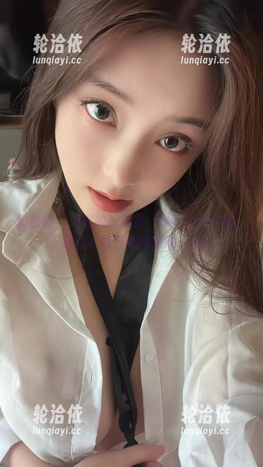 微密圈 - 奶雯的写真集，像一出无声剧，下载后才能仔细琢磨每一帧。