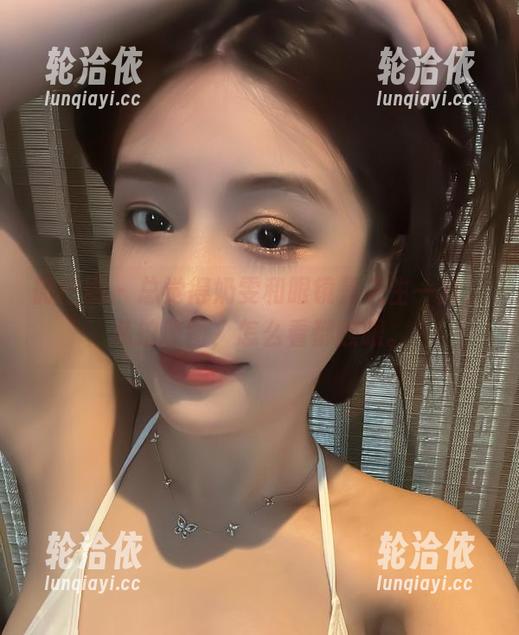 微密圈 - 总觉得奶雯和眼镜是天生一对，私拍原图，怎么看都顺眼。