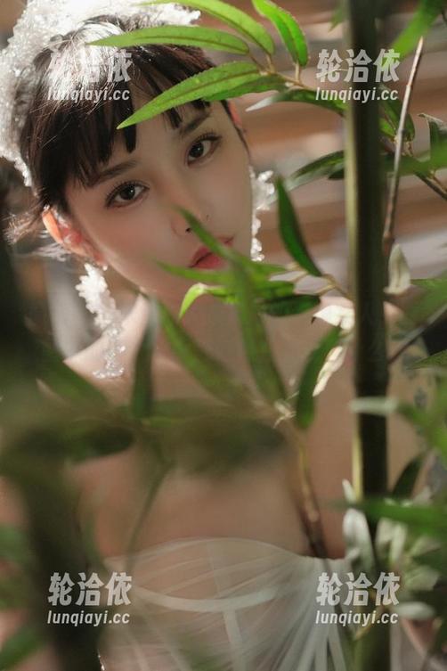 微密圈 - 宋昱欣大放异彩的玫瑰女人，原图中的每个角度都好像在诉说着什么！
