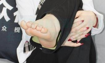 小众视觉 – 小薯条的高清泳池合集：看她在水中“漂浮”的姿态～