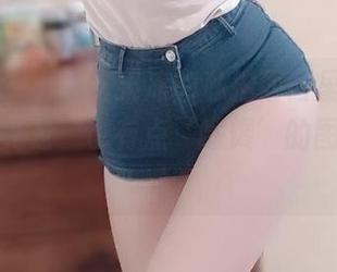微密圈 – 小玉吃果冻的私拍西西里拌面，有点‘美足’也有点‘嘴馋’的图集精选！
