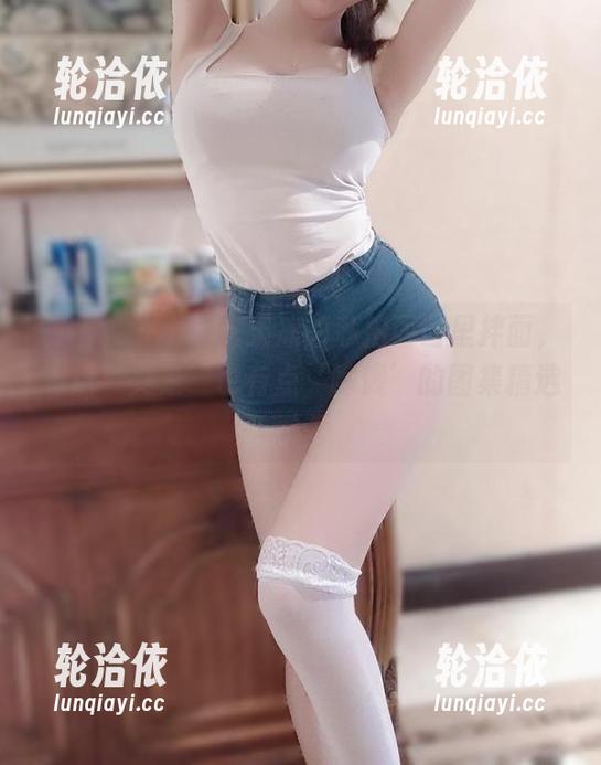 微密圈 - 小玉吃果冻的私拍西西里拌面，有点‘美足’也有点‘嘴馋’的图集精选！