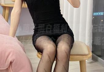 微密圈 – 小萌子黑白福利写真，忘记肤色，还有什么比这个更耐人寻味呢？