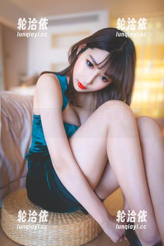 小酥酱的修女写真：穿裙子也要有修女范儿呀！