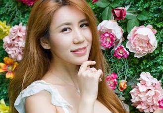 尤物馆 – Amrita贞贞网袜图片，免费了解一下，谁跟得上她的节奏？