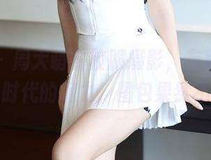 尤蜜荟 – 周大萌的校服摄影，有种把我拉回学生时代的魔力，图包果然不简单！