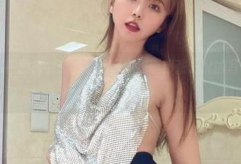 微密圈 – 在图库中漫游，海风中我听到张思允的写真低语，真不想离开。