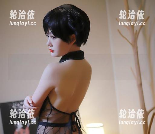 甜蜜入镜：您的蛋蛋cos草莓蛋糕，梦幻又诱人！