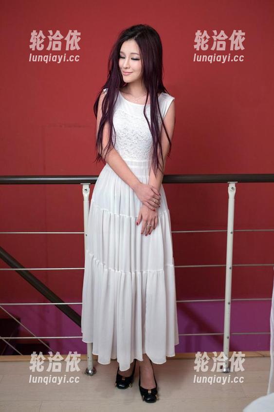 推女郎 - 免费下载夏婉婉的泳衣，别怪我不提醒你，有潜在的“沉迷”风险！