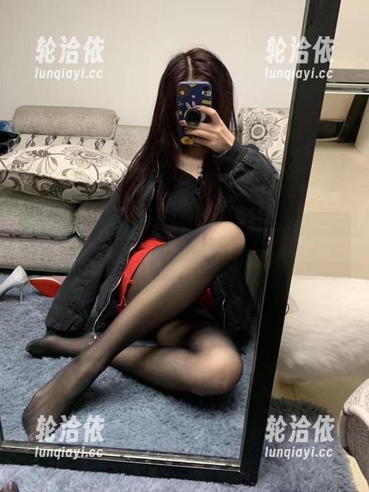 微密圈 - 提袜少女的图包来了——微信朋友圈缺什么？那就少不了她的作品！
