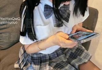 黑丝小恶魔的魅力，怎么说呢，摇摇乐yoyo这套写真，竟让我不自觉又想再翻几遍。
