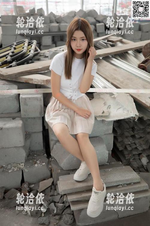 梦丝女神 - 一次穿搭的定格：灵唯连体衣原图资源大放送，瞧瞧这身材！