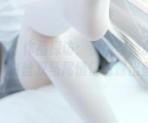 森萝财团 – 作品探访：小香与她的阴暗小房间，白丝双马尾悄悄透露出些什么