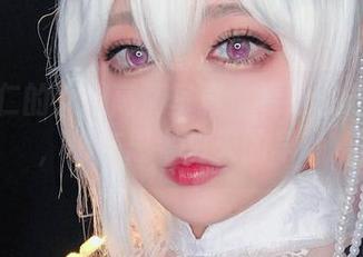 椒妮佐仁的女孩高清写真：看她驻足的神情，像在思考明天的早餐
