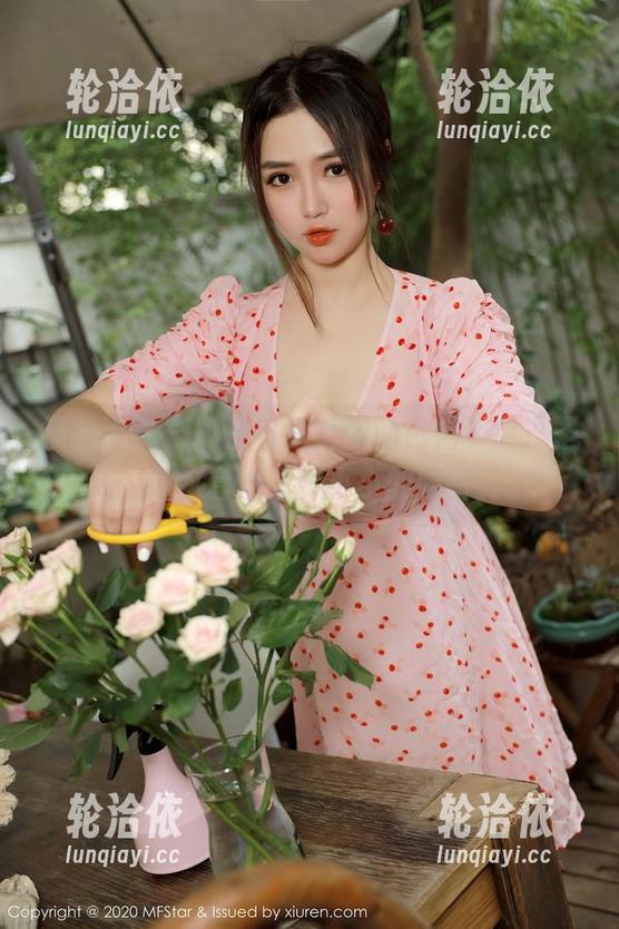 模范学院 - 揭开电竞唐嫣的白裙，真没圣光，但这套图有种小小的吸引力。