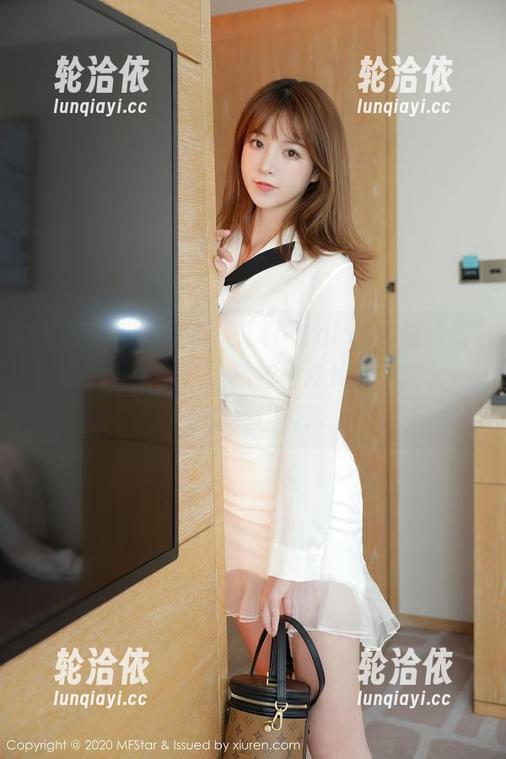 模范学院 - 吊带，艾莉Evelyn的精选写真集，看看似乎能品味出点什么，但又停在这氛围里...