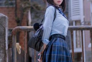 樱井宁宁用毒蛇兔女郎的形象再次回归，白色云朵之下的美图，这个组合实在是绝了！