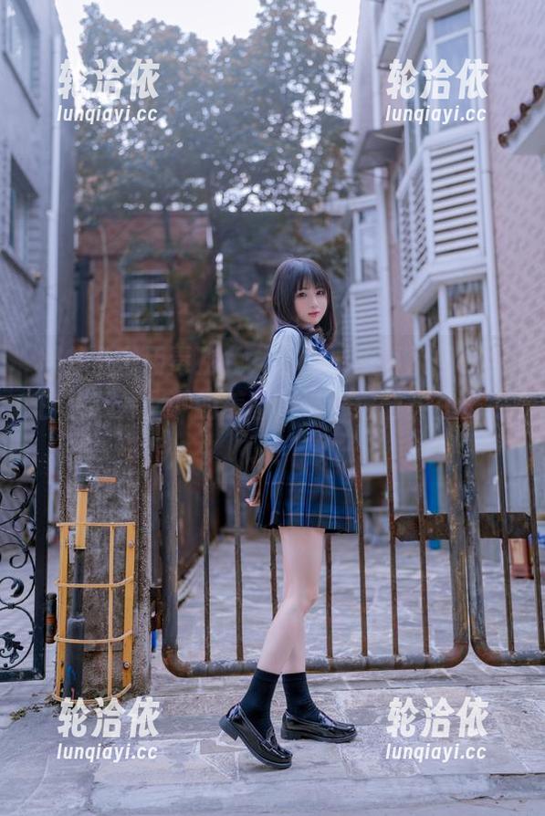 樱井宁宁 樱井宁宁用毒蛇兔女郎的形象再次回归,白色云朵之下的美图,这个组合实在是绝了!