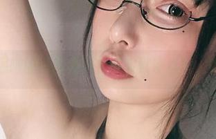 次屁啦的白丝美图，谁在默默点赞，嗯？