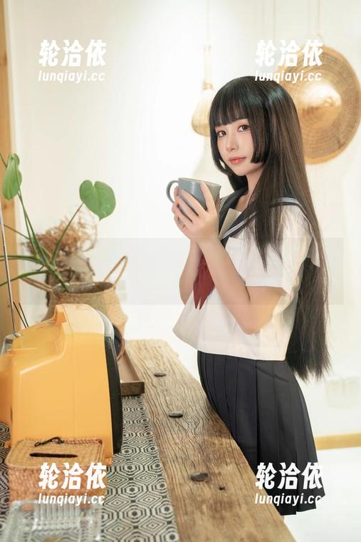 爆机少女喵小吉的写真：微醺时刻里的猫咪逻辑