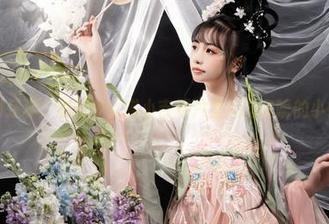 定制足球：爆机少女喵小吉照片里无法言喻的小情愫