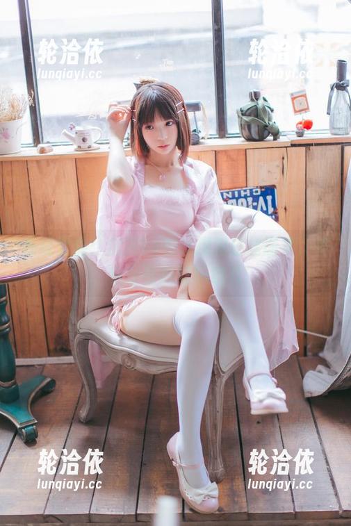 在线聚焦：疯猫ss的体操服白丝图集，不成台面的好玩意儿
