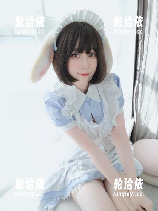 白银81女仆：这图片像极了有人要我捡袜子的样子